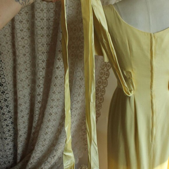 Vintage 1970's Dress, Yellow Full Length Maxidress, Empire Waist Regency Style - Picture 10 of 10